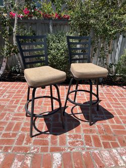 Swivel bar stools