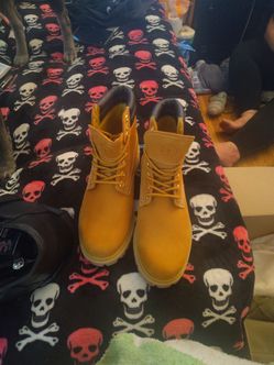 Steel toe work boots