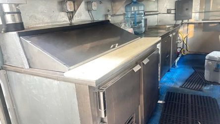 16 x 8, Food trailer