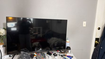 Hisense 55" Roku Smart TV (2020) - Works Great