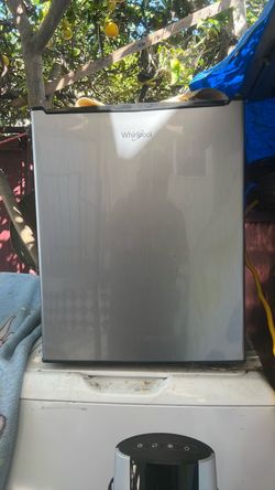 Whirlpool mini Fridge