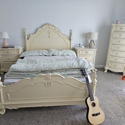 Beautiful Full Size Bedroom Set, 2 Dressers 2 Nightstands & One Full Size Bed