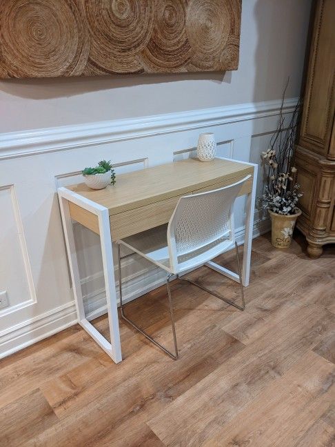 Modern White & Wood ~tone Desk + Chair