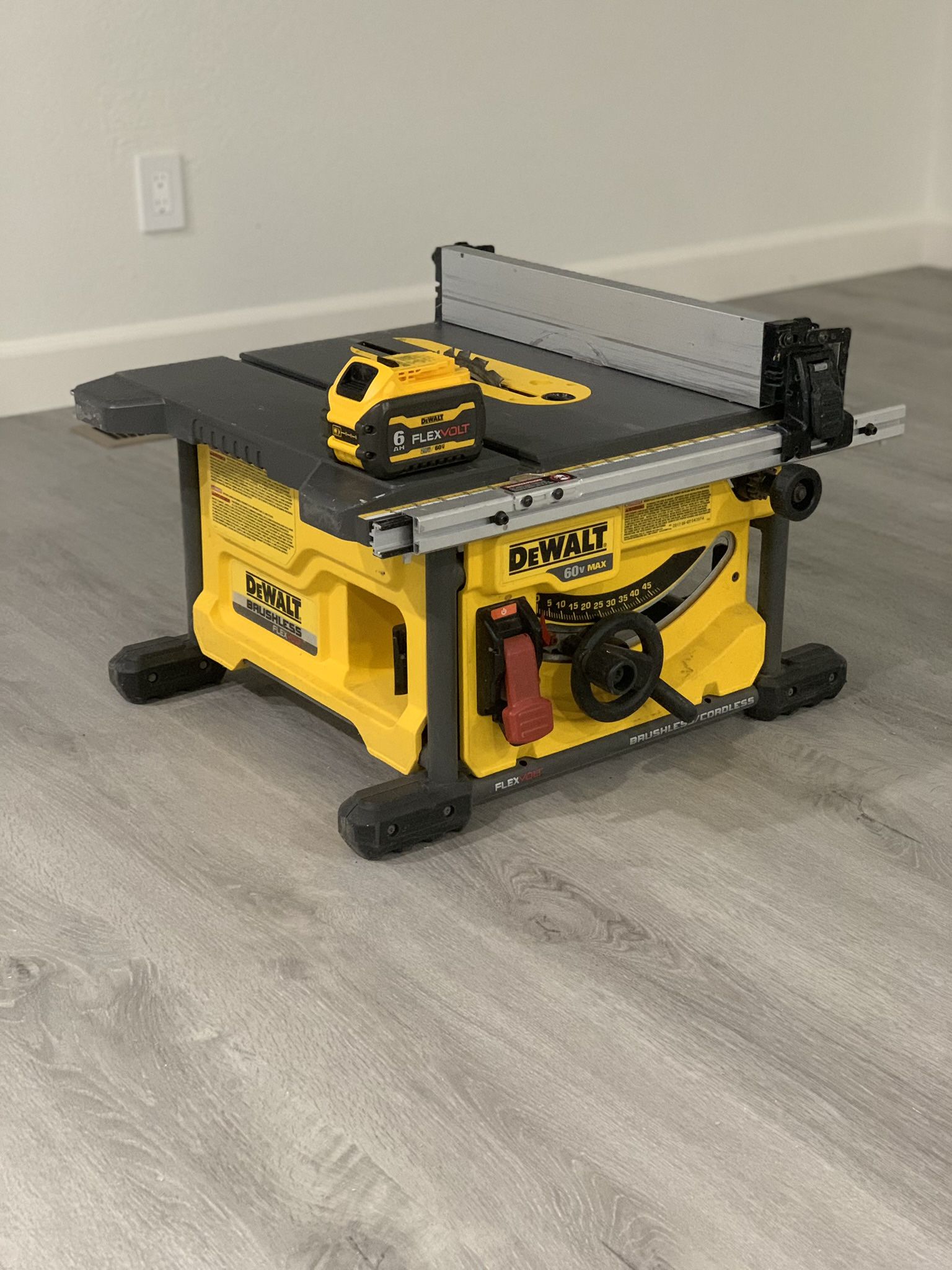 Dewalt Table Saw Cordless With 6 Ah Battery