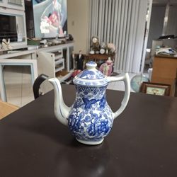 Vintage Mid 20th Century Asian White & Blue Floral Design Heavy Porcelain Coffee/Teapot Holds Approx 4 Cups