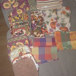 Fall napkins, pot holders and oven mint