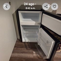Se vende refrigerador Hisense de dos puertas