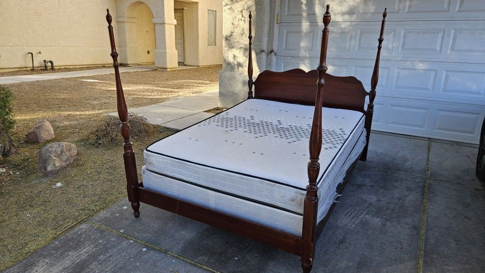 🔥4 poster queen bed frame with Mattress