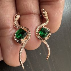 585 14K RG Stamped Rose Gold Mesmerizing Snake Green Gemstone Stud Earrings