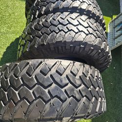4 NITTO TIRES LT35-12-50R17