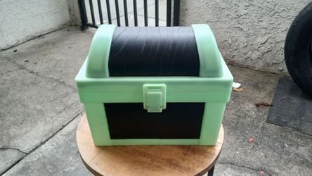 Ryan's World Mega Mystery Treasure Chest Glow-In-The-Dark Collector's Edition