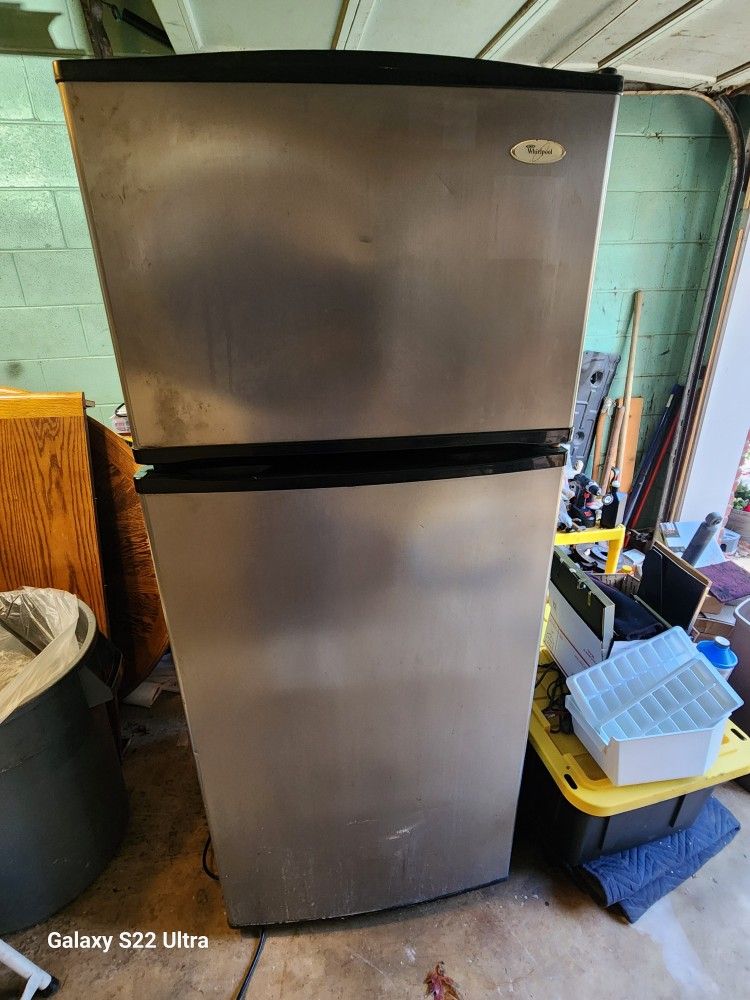 Whirlpool 25 Cubic Foot Refrigerator