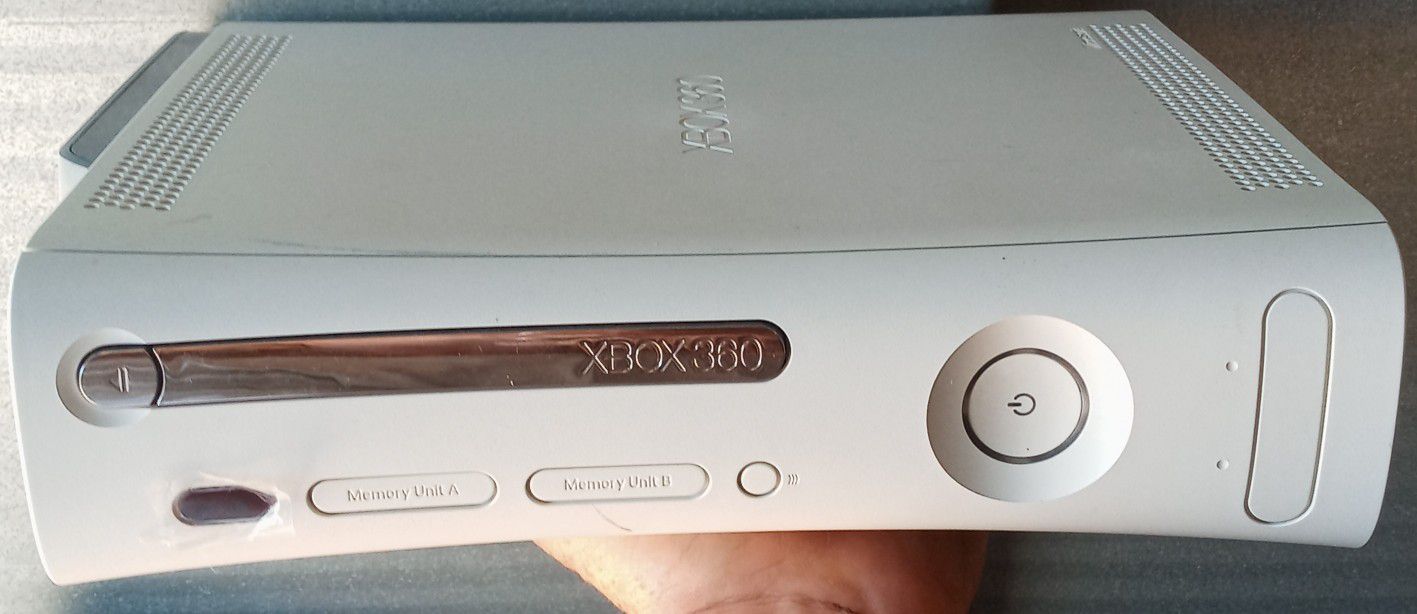 XBOX 360 ( COMES WITH All The Games)