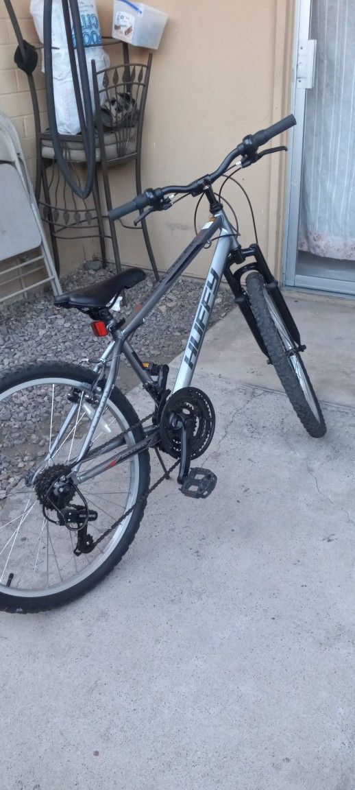Moving And Don't Need It Anymore, Working Ready To Use Huffy Men's Bike 24 Inches With 18 Speed $130 Pick Up At Country Club And Grant