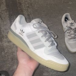 adidas original forum low clay talc