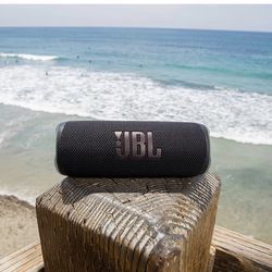 Black JBL Flip 6 Bluetooth Speaker