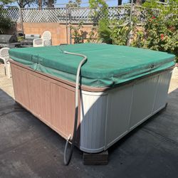 Sundance jacuzzi (We Deliver)