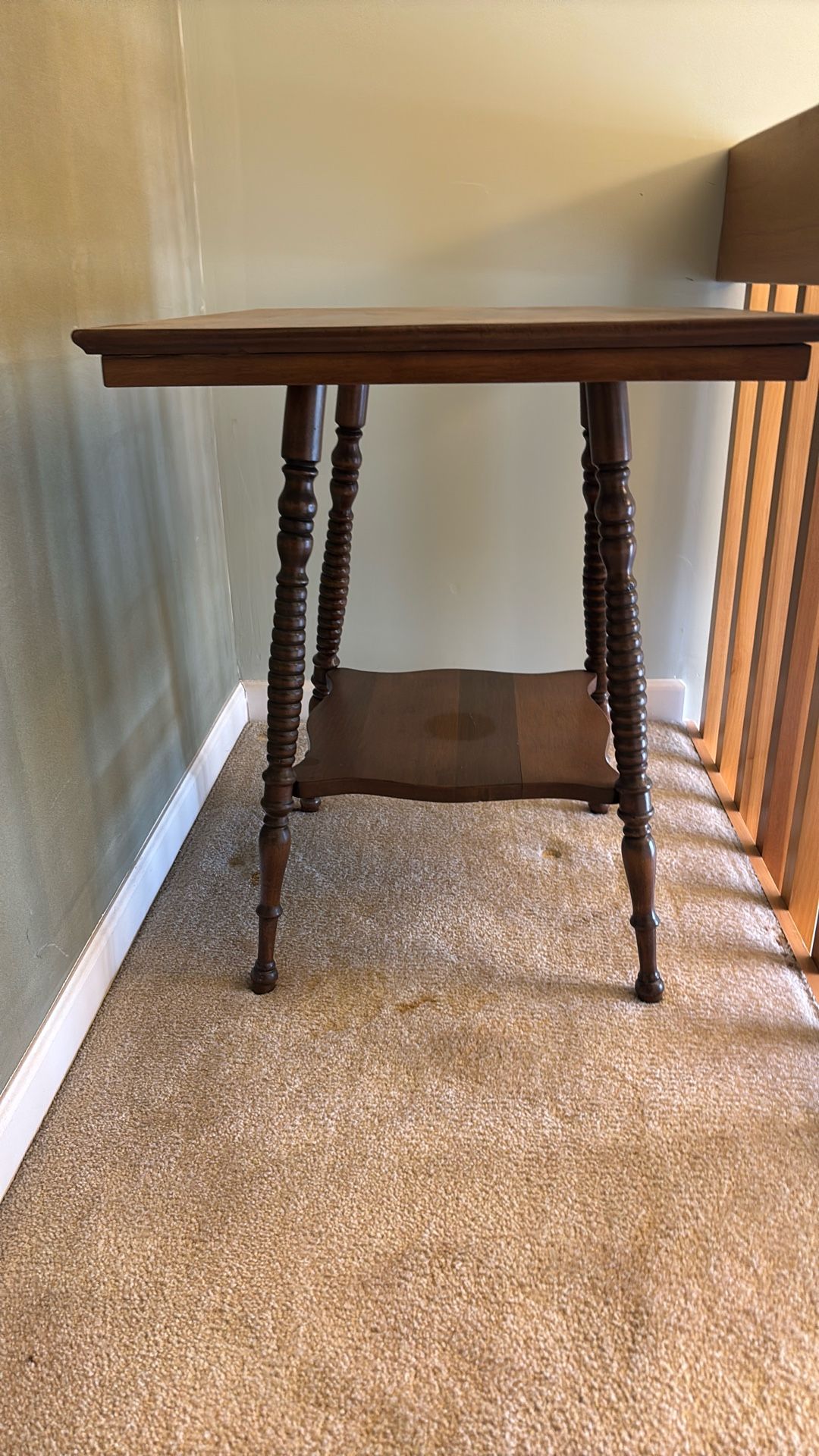 Nice Parlor Leg Table
