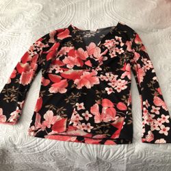 Women’s V Neck Blouse Size Medium