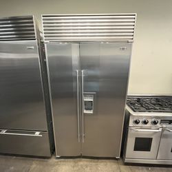 SUBZERO 42” BUILT IN REFRIGERATOR WITH ICE AND WATER DISPENSER 