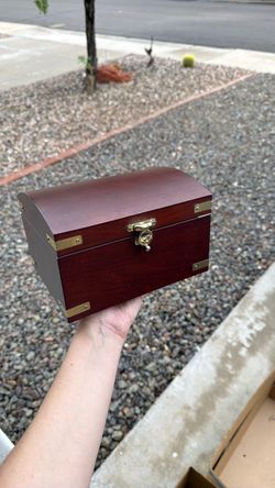 Jewelry box