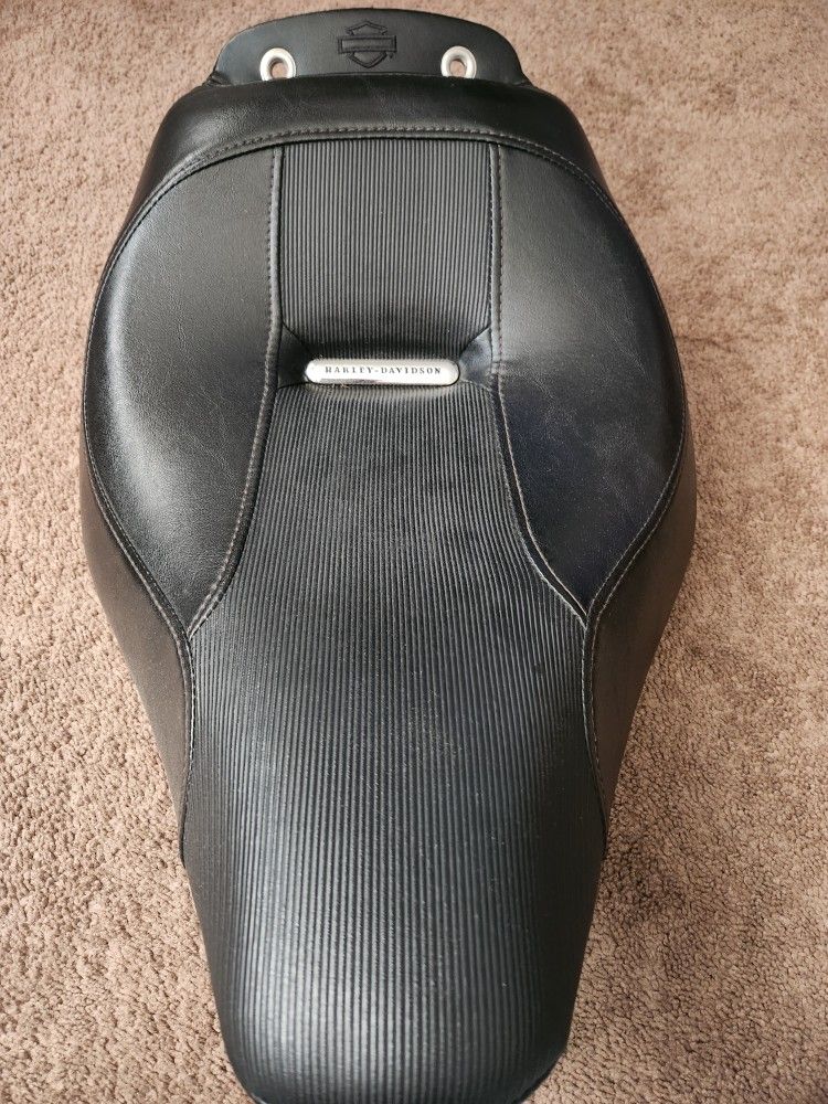 2014 Harley Davidson Oem Seat