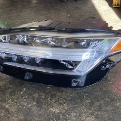 2016-2018 Volvo XC90 Left Headlight
