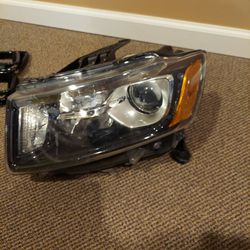 2015 Jeep Grand Cherokee Driver Side Headlight