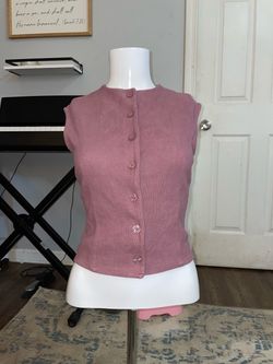 Pink Ribbed Knit Button-Front Sleeveless Top