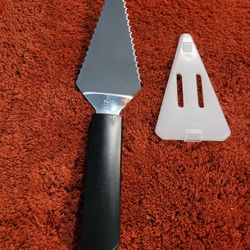 Pampered Chef Pie Cutter With Cover 