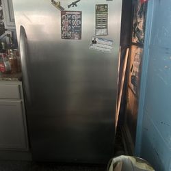 Refridgerator