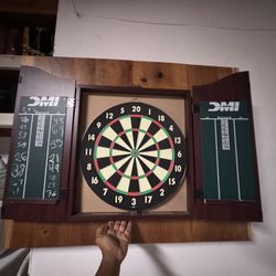 Dart board 