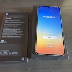 Samsung Galaxy S25 128 GB (Mint) – Unlocked – Like New with Box & Warranty