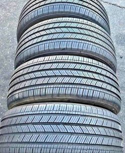 215/50/17 Michelin 📍📍 Vendo un set de llantas con 80% de vida las 4 📍🌟
