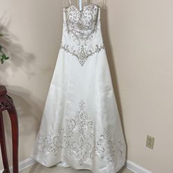 Size 10 Candlelight Wedding Dress 