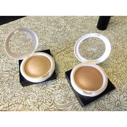 Highlighting powder