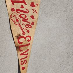 *** ELVIS PENNANT ***