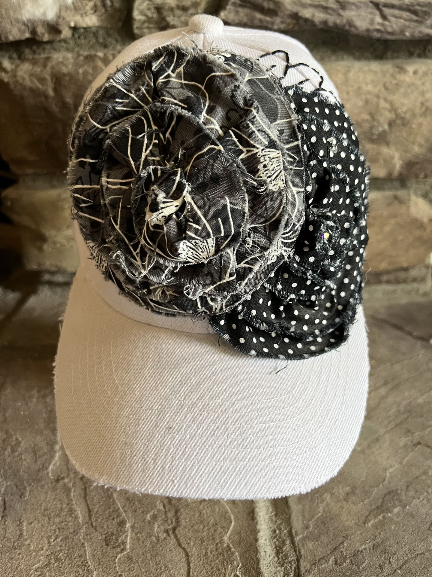 Women's fashion, baseball cap, white with large black and gray fabric flowers