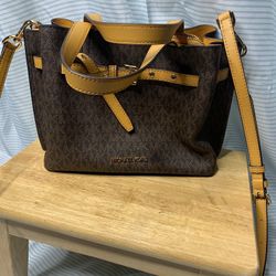 Michael  Kors  Emilia Small Signature And Wallet 