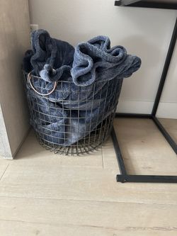 Metal Blanket Holder