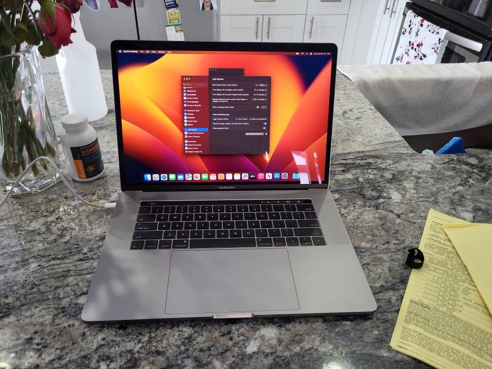 MacBook Pro 2017 Intel i7, 16 Gig Ram, 256 Gig SSD