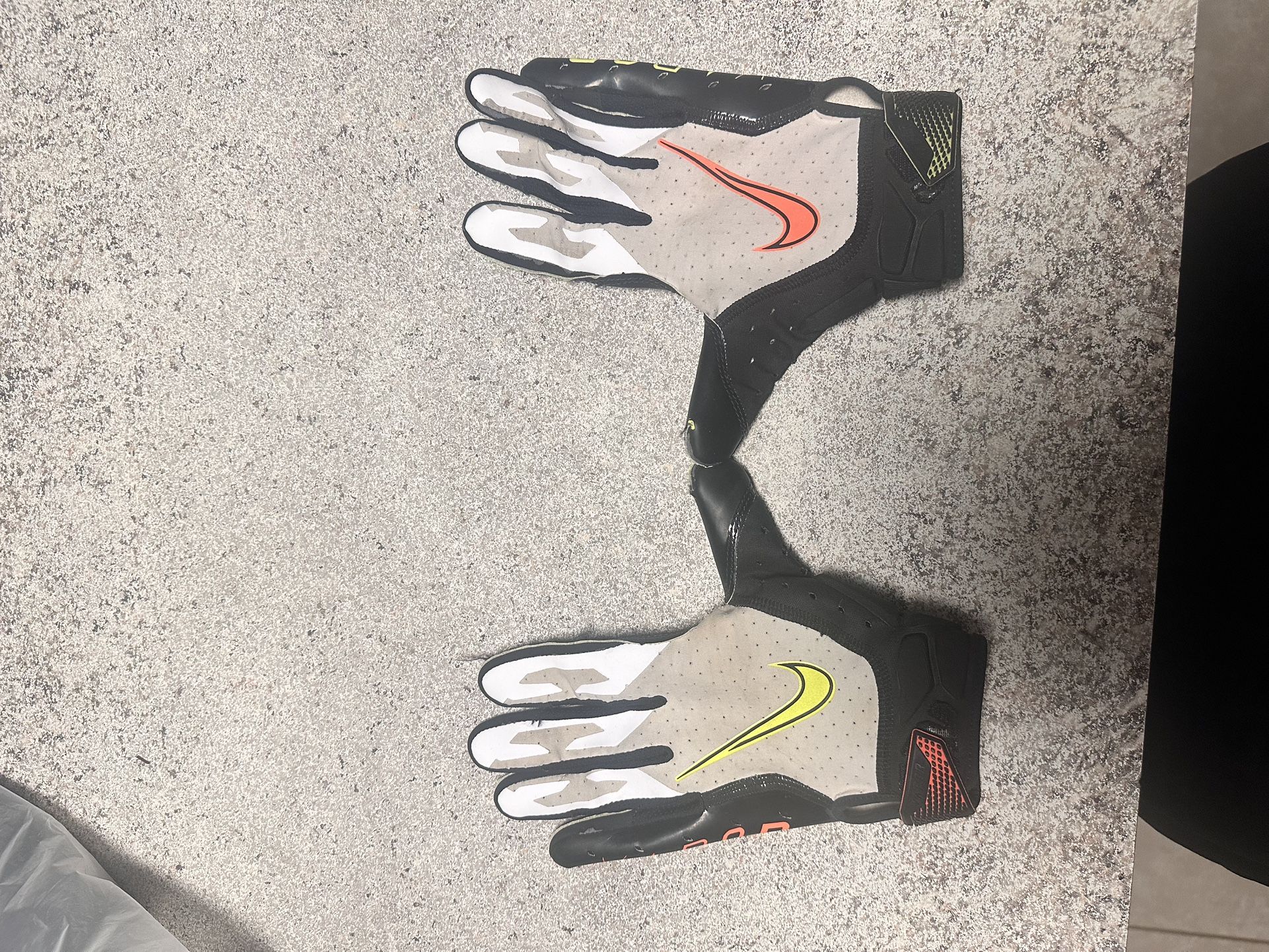 nike football sticky gloves