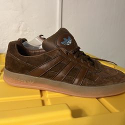 Size 5.5 - adidas Aloha Super Karol Winthorp