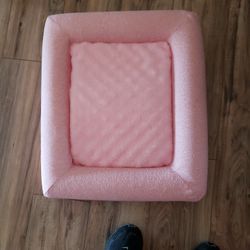 SMALL PINK DOG BED