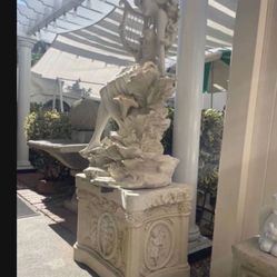 Gorgeous Statue Fountain with base perfect condition worth $900
