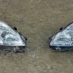 2010-2015 Toyota Prius OEM Original Passenger side Headlight 