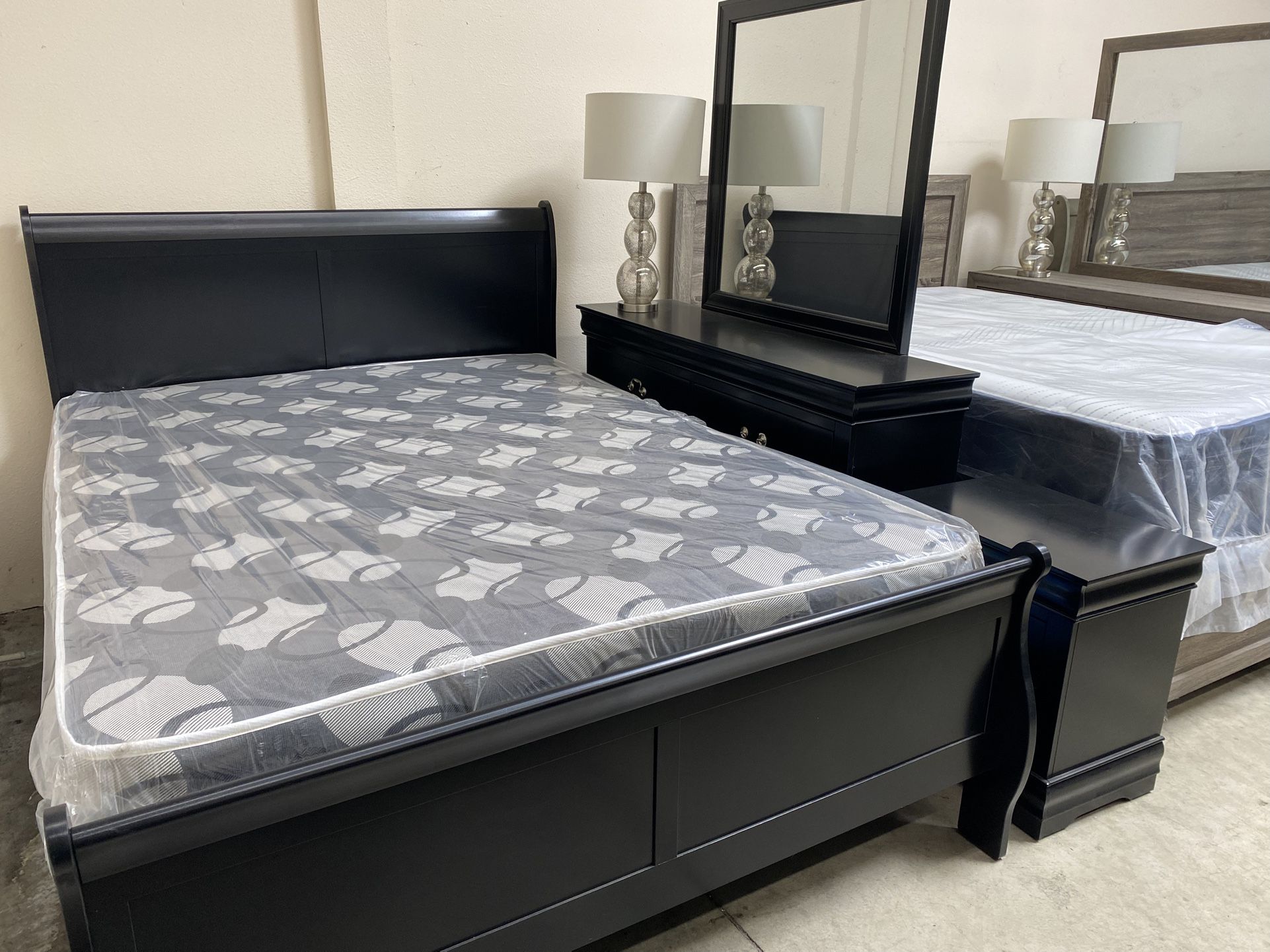 4pc QUEEN bedroom set black includes queen bed, dresser, mirror and nightstand.