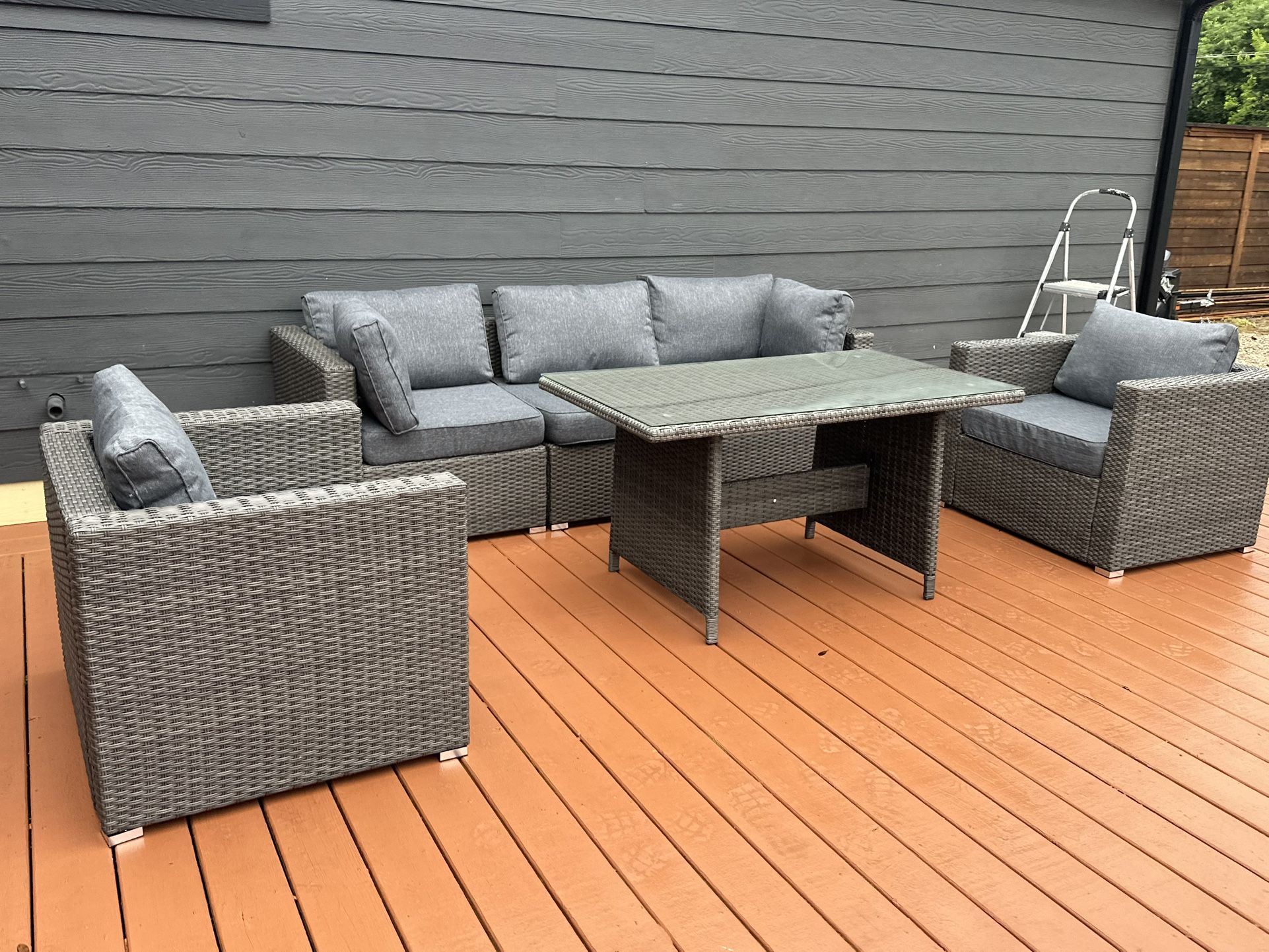 New inbox patio set with cushions (we finance and deliver)