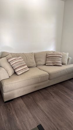 Tan/Brown Loveseat Pullout Couch w/Pillows
