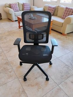 OFFICE DESK CHAIR/ERGONOMIC PC DESK CHAIR w/ WHEELS BLACK/lumbar support